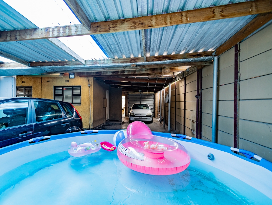 3 Bedroom Property for Sale in Uitsig Western Cape